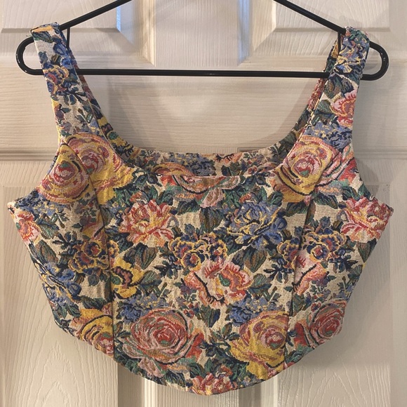 Floral Tapestry Crop Top - Picture 3 of 10